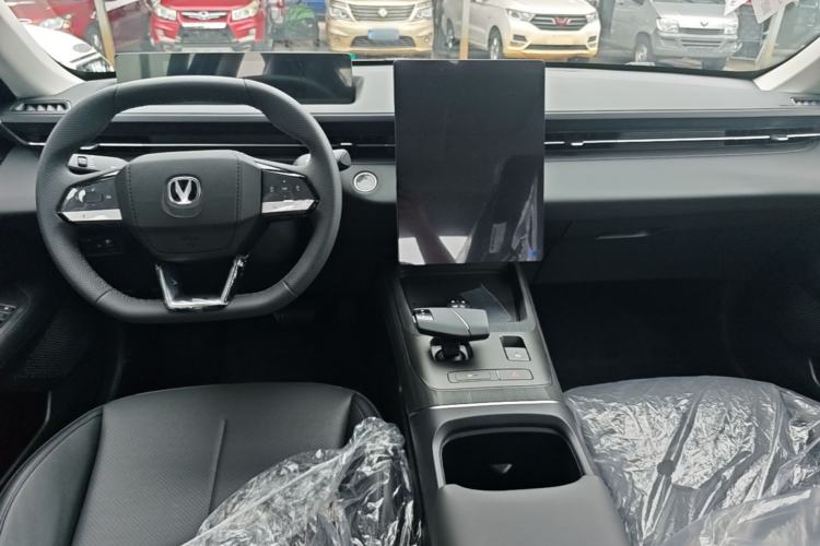 Used CHANGAN Eado 2025 Blue Whale 1.5T 500Bar Prestige Model Center Console