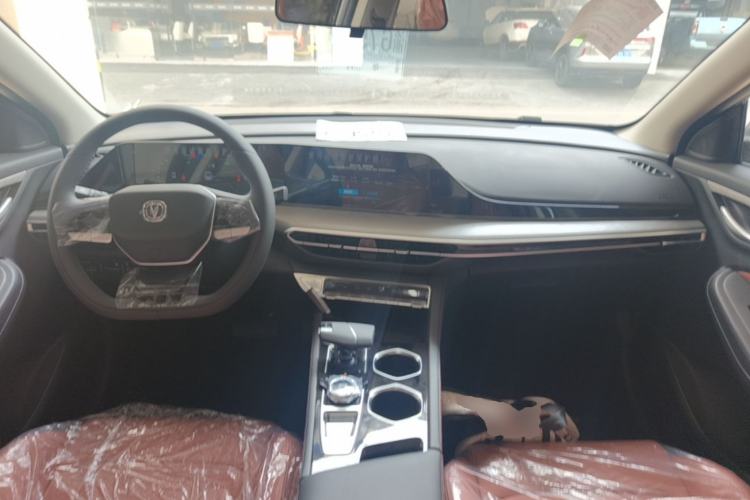 Used CHANGAN Eado 2025 PLUS 1.4T Dual-Clutch High-Energy Version Center Console