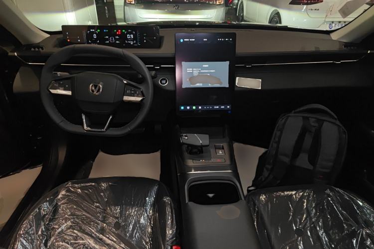 Used CHANGAN Eado 2025 Blue Whale 1.5T 500Bar Prestige Model Center Console