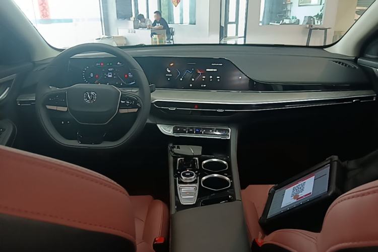 Used CHANGAN Eado 2025 PLUS 1.4T Dual-Clutch High-Energy Version Center Console