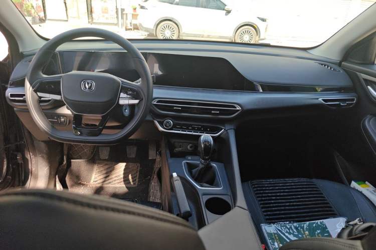 Used CHANGAN Eado 2025 PLUS 1.5L Manual Luxury Edition Center Console