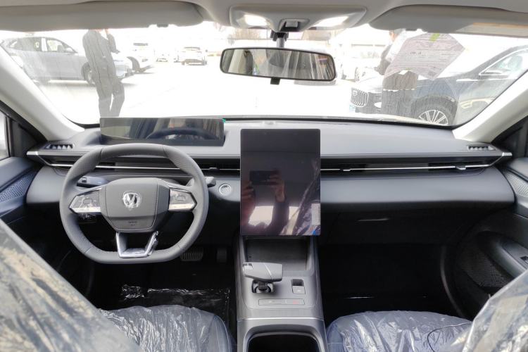 Used CHANGAN Eado 2025 Blue Whale 1.5T 500Bar Prestige Model Center Console
