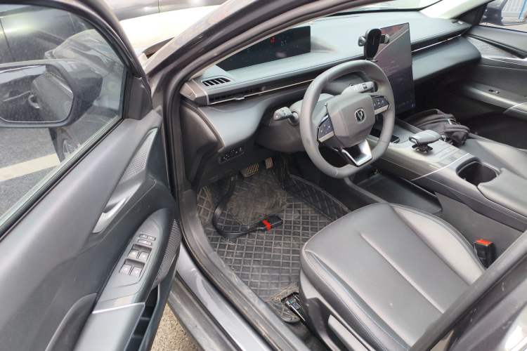 Used CHANGAN Eado 2025 Blue Whale 1.5T 500Bar Prestige Model Driver Seat