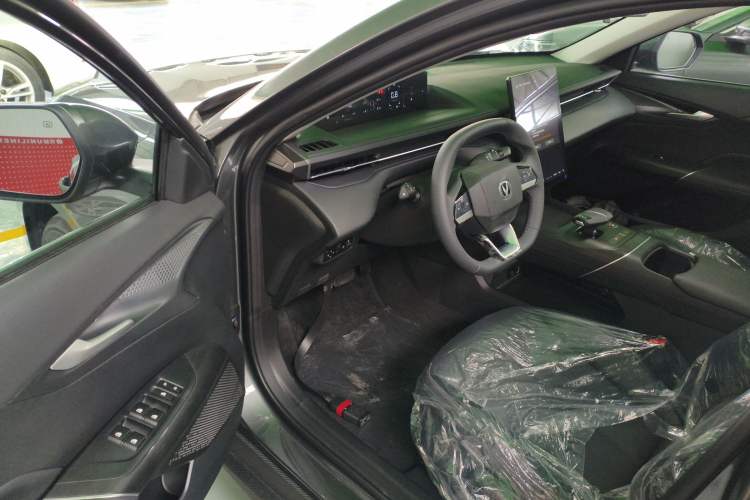 Used CHANGAN Eado 2025 Blue Whale 1.5T 500Bar Prestige Model Driver Seat