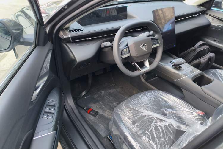 Used CHANGAN Eado 2025 Blue Whale 1.5T 500Bar Prestige Model Driver Seat