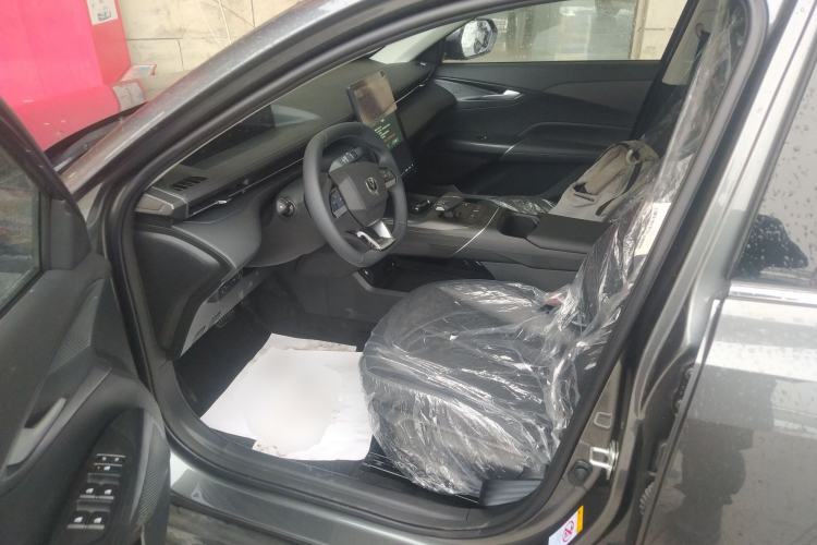Used CHANGAN Eado 2025 Blue Whale 1.5T 500Bar Prestige Model Driver Seat