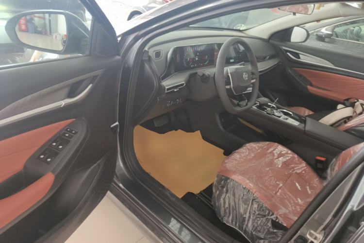 Used CHANGAN Eado 2025 PLUS 1.4T Dual-Clutch High-Energy Version Driver Seat