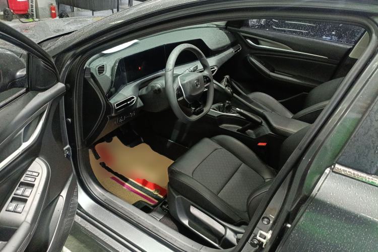 Used CHANGAN Eado 2025 PLUS 1.5L Manual Luxury Edition Driver Seat