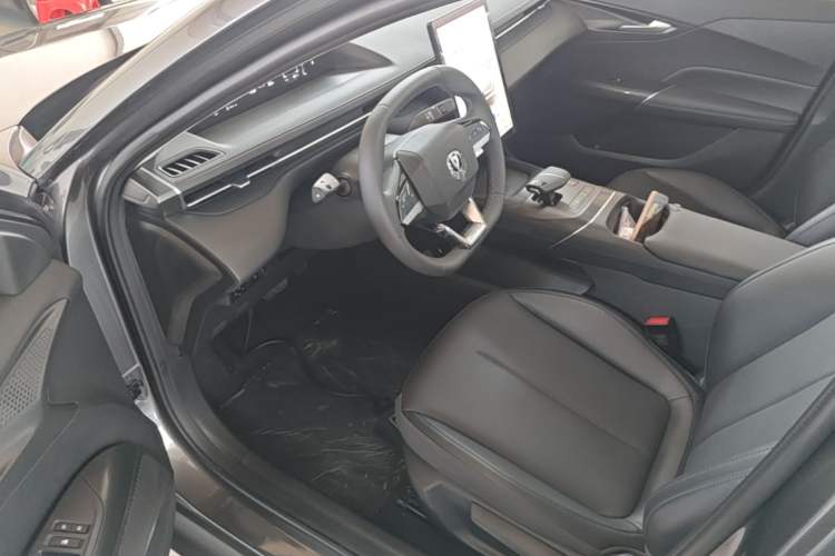 Used CHANGAN Eado 2025 Blue Whale 1.5T 500Bar Prestige Model Driver Seat