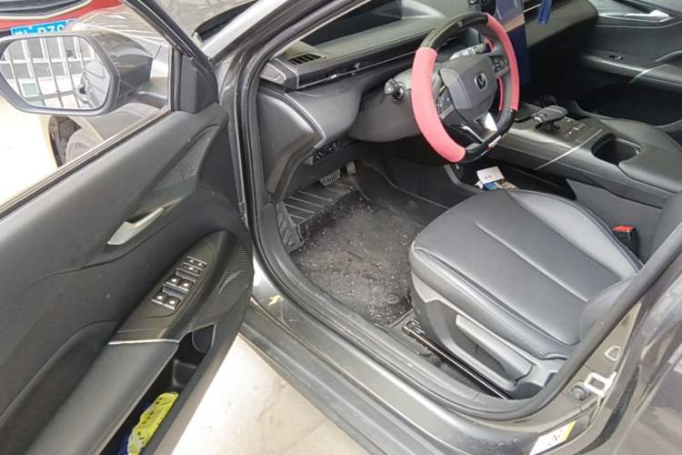 Used CHANGAN Eado 2025 Blue Whale 1.5T 500Bar Prestige Model Driver Seat