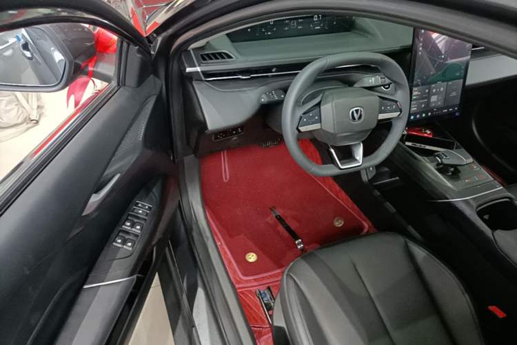 Used CHANGAN Eado 2025 Blue Whale 1.5T 500Bar Prestige Model Driver Seat