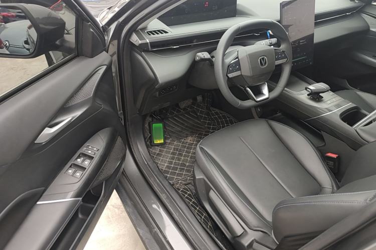 Used CHANGAN Eado 2025 Blue Whale 1.5T 500Bar Prestige Model Driver Seat