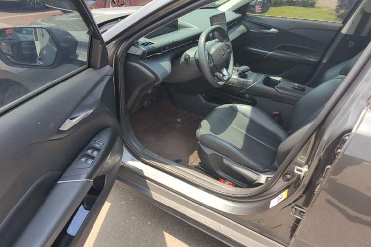 Used CHANGAN Eado 2025 Blue Whale 1.5T 500Bar Prestige Model Driver Seat