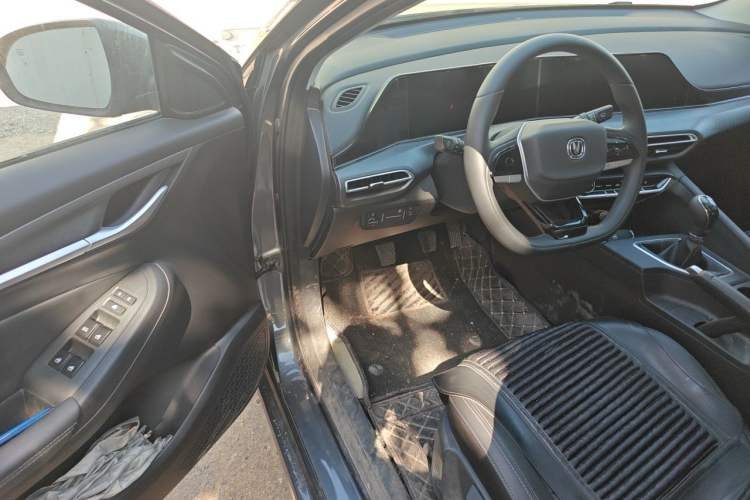 Used CHANGAN Eado 2025 PLUS 1.5L Manual Luxury Edition Driver Seat