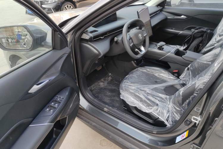 Used CHANGAN Eado 2025 Blue Whale 1.5T 500Bar Prestige Model Driver Seat
