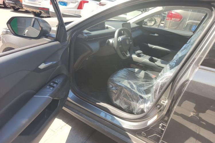 Used CHANGAN Eado 2025 Blue Whale 1.5T 500Bar Prestige Model Driver Seat
