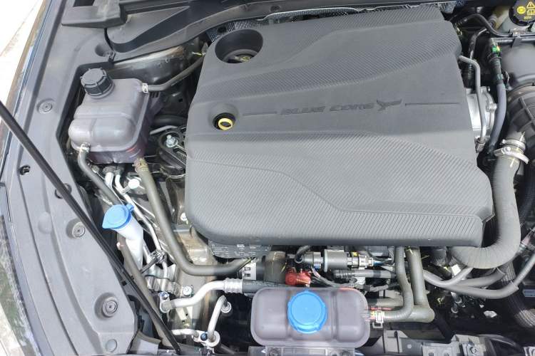 Used CHANGAN Eado 2025 PLUS 1.4T Dual-Clutch High-Energy Version Engine Bay Right