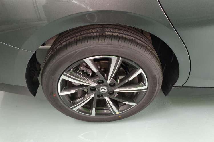 Used CHANGAN Eado 2025 Blue Whale 1.5T 500Bar Prestige Model Exterior 2
