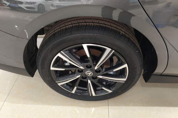 Used CHANGAN Eado 2025 Blue Whale 1.5T 500Bar Prestige Model Exterior 2