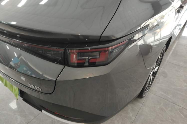Used CHANGAN Eado 2025 Blue Whale 1.5T 500Bar Prestige Model Exterior 3