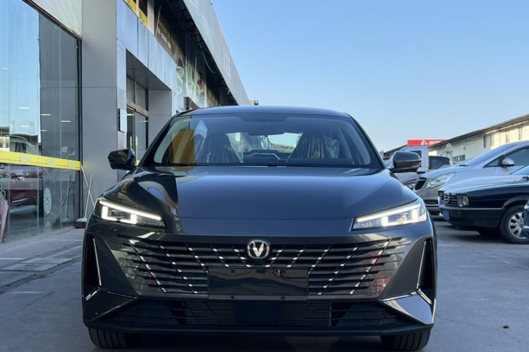 Used CHANGAN Eado 2025 Blue Whale 1.5T 500Bar Prestige Model Exterior 3