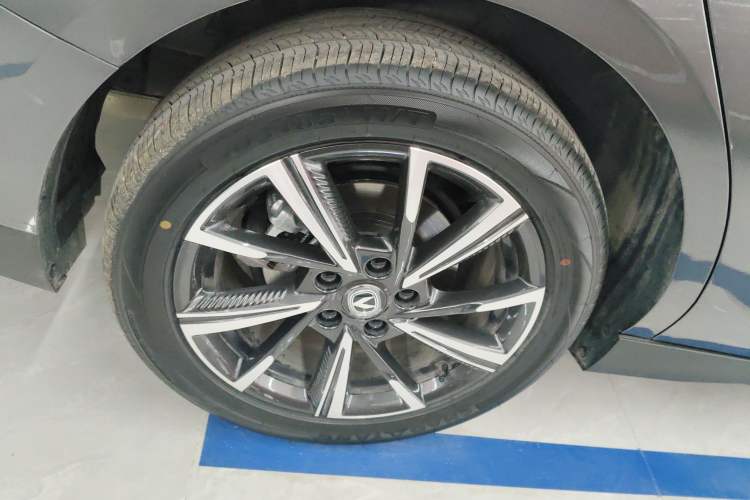 Used CHANGAN Eado 2025 Blue Whale 1.5T 500Bar Prestige Model Exterior 5