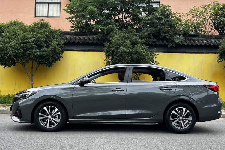 Used CHANGAN Eado 2025 PLUS 1.4T Dual-Clutch High-Energy Version Exterior 9