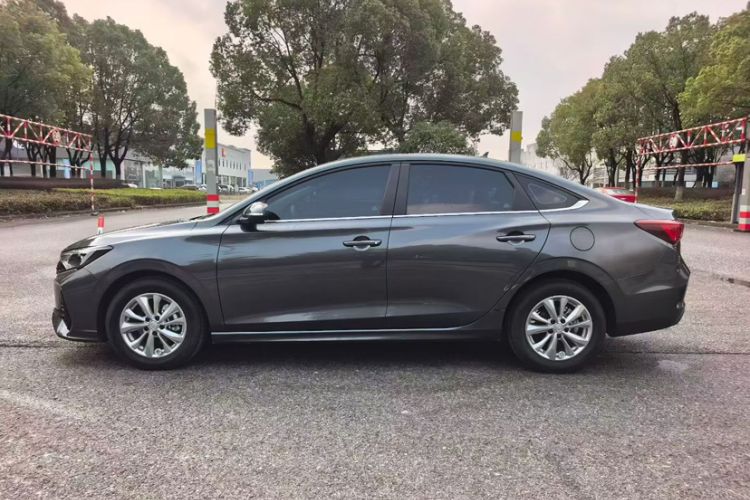 Used CHANGAN Eado 2025 PLUS 1.5L Manual Luxury Edition Exterior 9
