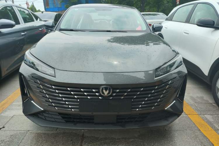 Used CHANGAN Eado 2025 Blue Whale 1.5T 500Bar Prestige Model Front