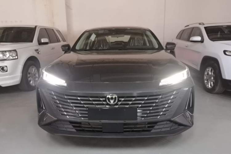 Used CHANGAN Eado 2025 Blue Whale 1.5T 500Bar Prestige Model Front
