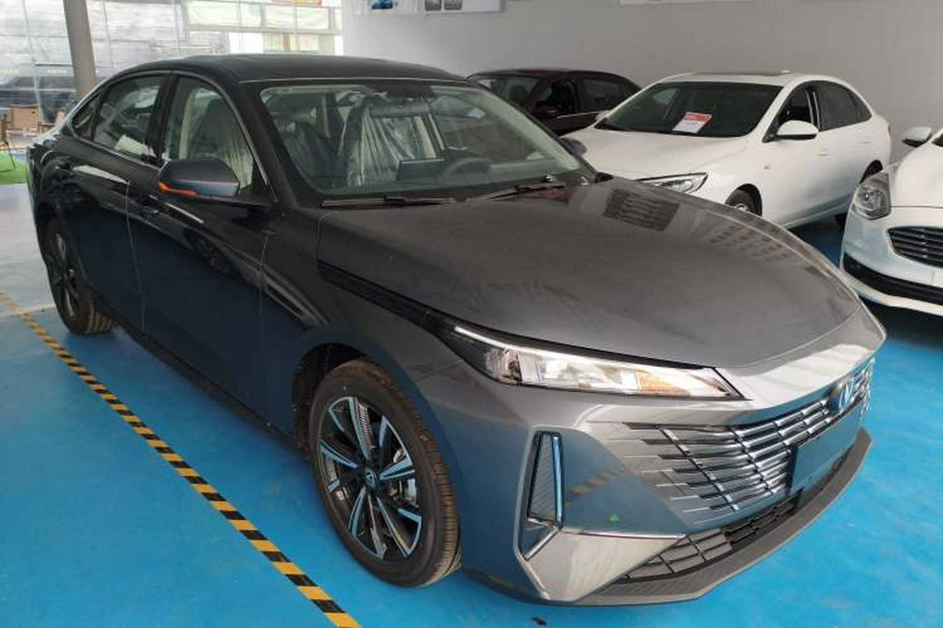 Used CHANGAN Eado 2025 Blue Whale 1.5T 500Bar Prestige Model Front Right 45 Deg