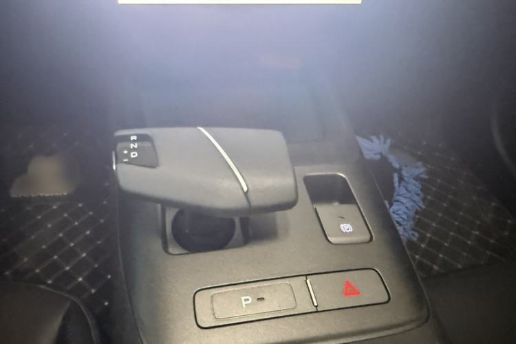 Used CHANGAN Eado 2025 Blue Whale 1.5T 500Bar Prestige Model Gear Lever