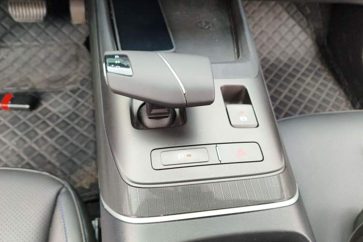 Used CHANGAN Eado 2025 Blue Whale 1.5T 500Bar Prestige Model Gear Lever