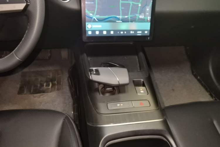 Used CHANGAN Eado 2025 Blue Whale 1.5T 500Bar Prestige Model Gear Lever