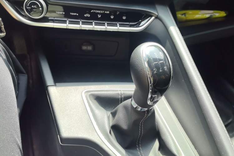 Used CHANGAN Eado 2025 PLUS 1.5L Manual Luxury Edition Gear Lever