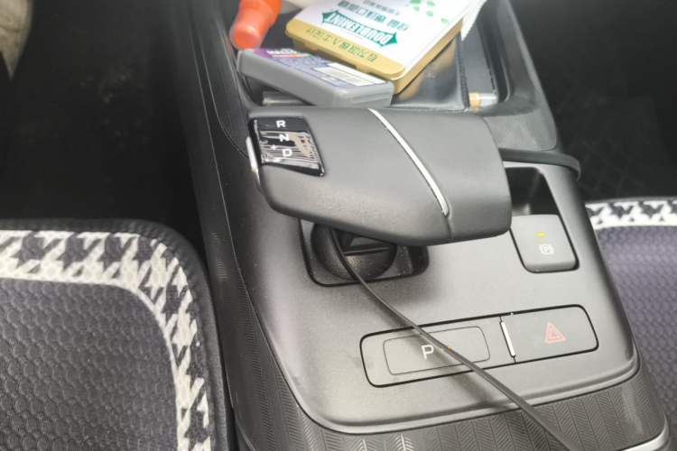 Used CHANGAN Eado 2025 Blue Whale 1.5T 500Bar Prestige Model Gear Lever