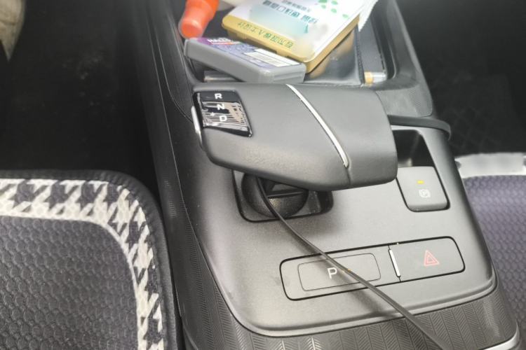 Used CHANGAN Eado 2025 Blue Whale 1.5T 500Bar Prestige Model Gear Lever
