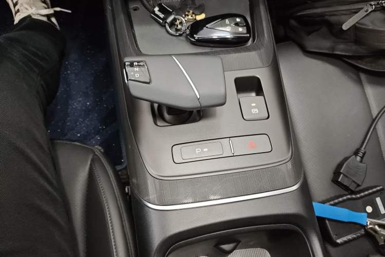 Used CHANGAN Eado 2025 Blue Whale 1.5T 500Bar Prestige Model Gear Lever