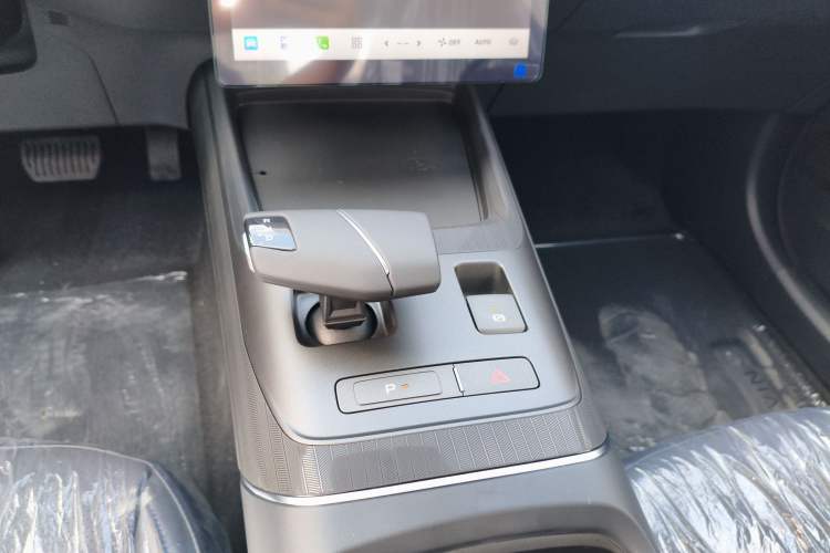 Used CHANGAN Eado 2025 Blue Whale 1.5T 500Bar Prestige Model Gear Lever
