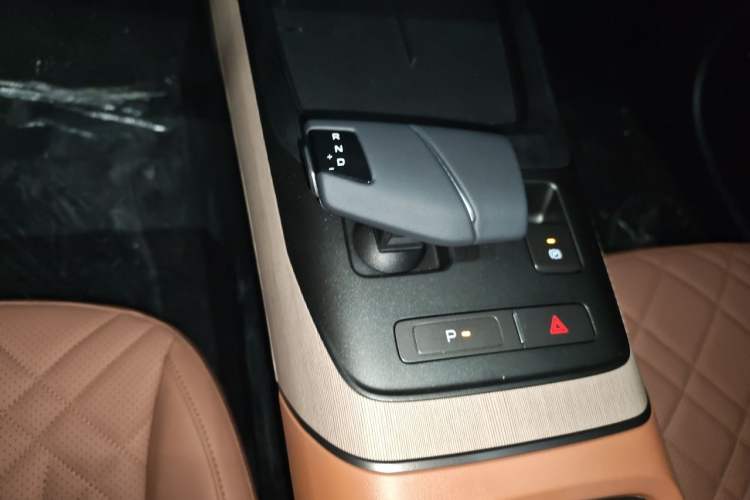 Used CHANGAN Eado 2025 Blue Whale 1.5T 500Bar Flagship Model Gear Lever