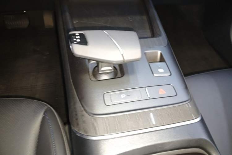 Used CHANGAN Eado 2025 Blue Whale 1.5T High-Energy Edition Gear Lever