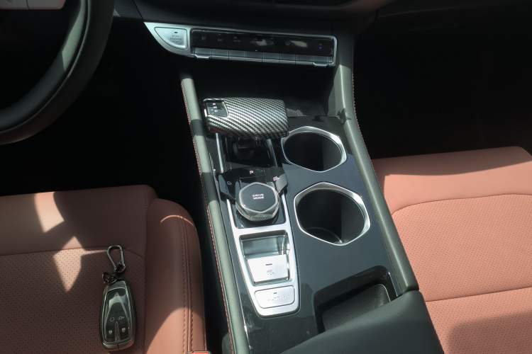Used CHANGAN Eado 2025 PLUS 1.4T Dual-Clutch High-Energy Version Gear Lever
