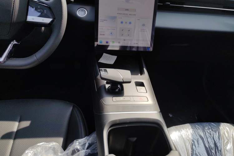 Used CHANGAN Eado 2025 Blue Whale 1.5T 500Bar Prestige Model Gear Lever