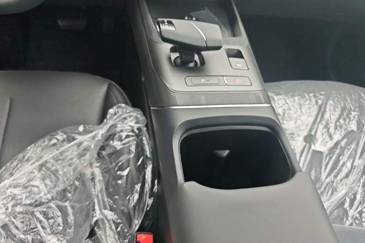 Used CHANGAN Eado 2025 Blue Whale 1.5T 500Bar Prestige Model Gear Lever
