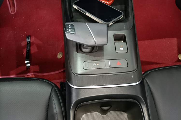 Used CHANGAN Eado 2025 Blue Whale 1.5T 500Bar Prestige Model Gear Lever