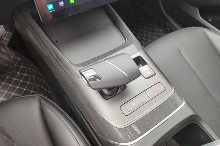 Used CHANGAN Eado 2025 Blue Whale 1.5T 500Bar Prestige Model Gear Lever