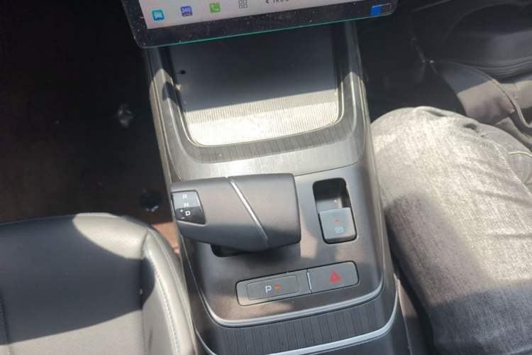 Used CHANGAN Eado 2025 Blue Whale 1.5T 500Bar Prestige Model Gear Lever