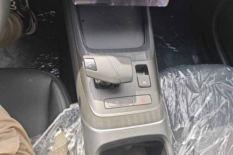 Used CHANGAN Eado 2025 Blue Whale 1.5T 500Bar Prestige Model Gear Lever