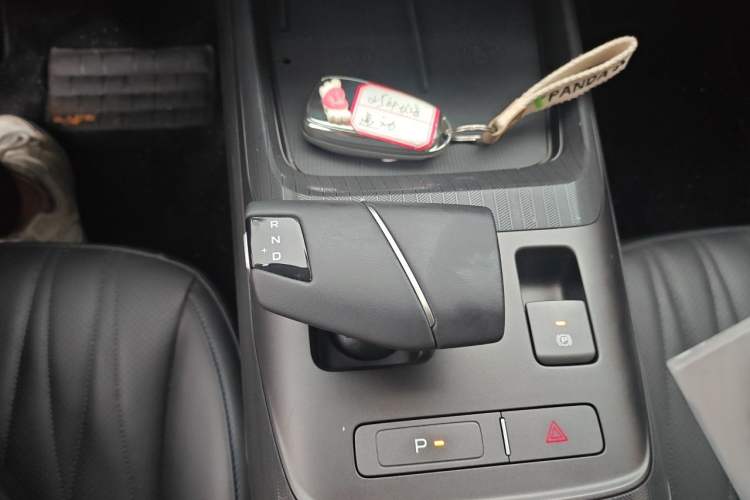 Used CHANGAN Eado 2025 Blue Whale 1.5T 500Bar Prestige Model Gear Lever
