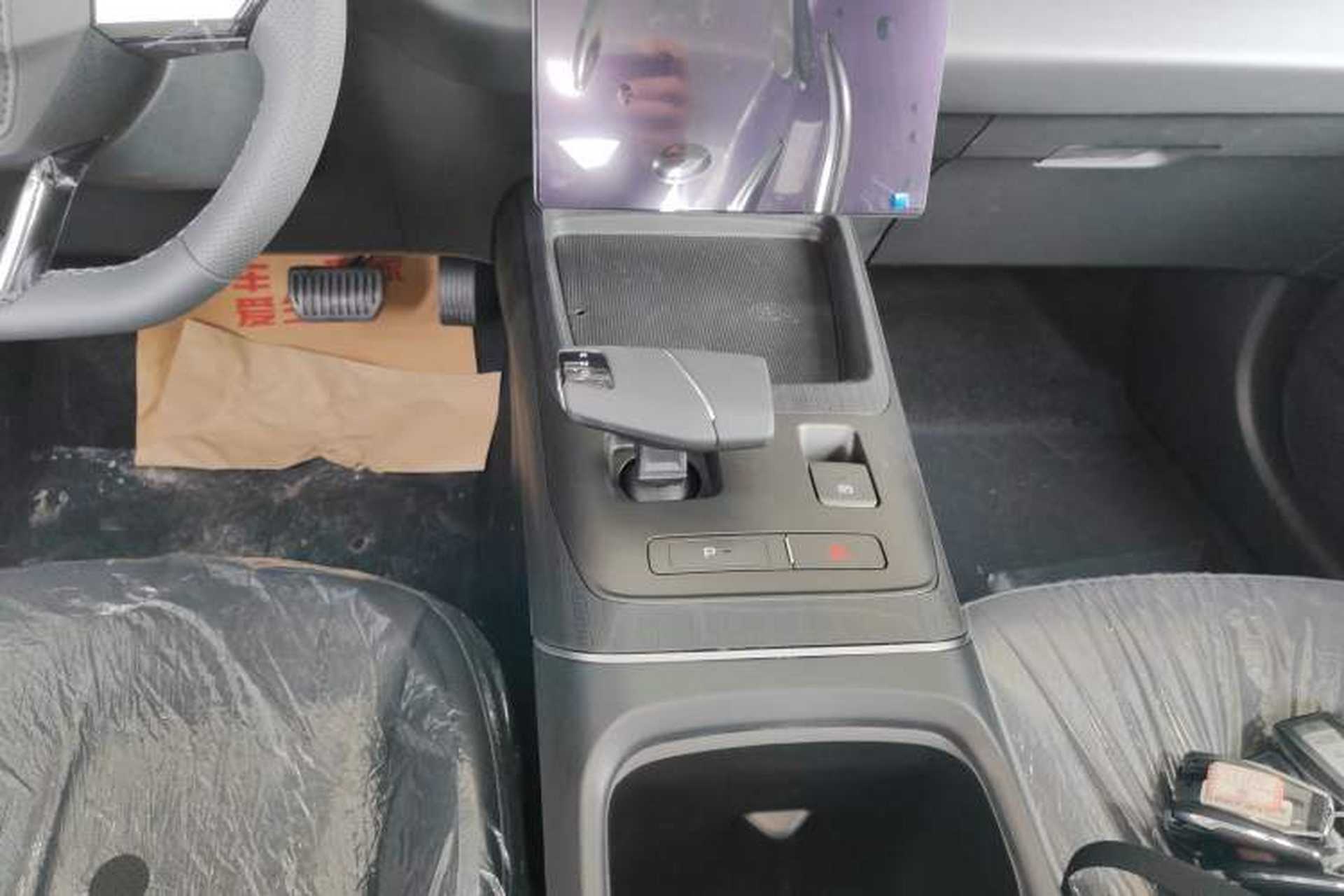 Used CHANGAN Eado 2025 Blue Whale 1.5T 500Bar Prestige Model Gear Lever